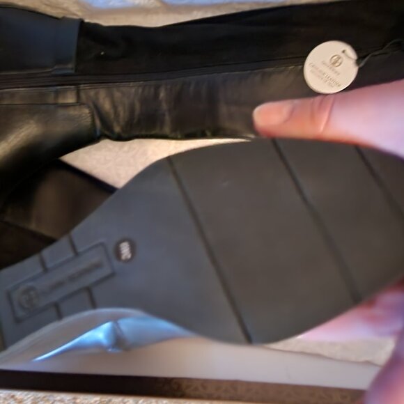 Giani Bernini "Catrinaa" Leather Black Boots. NIB. Size 6 Wide Calf. - Picture 8 of 12